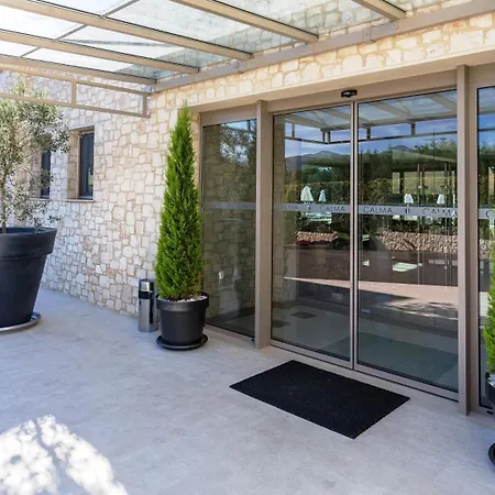 Calma & 4* كاستوريا