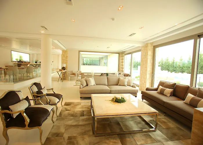 Calma & 4* קסטוריה